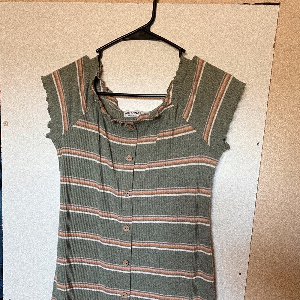 Arizona brand dress color green and size XL fits like a large